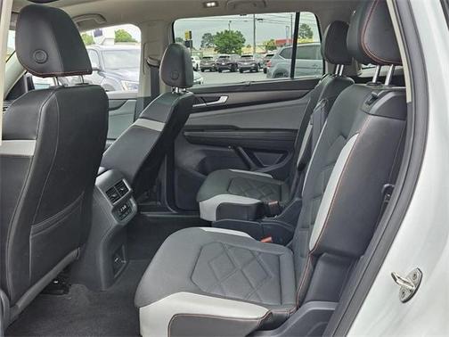 2024 Volkswagen Atlas 2.0T Peak Edition SE w/Technology