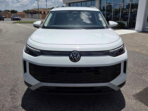 Pure White 2025 Volkswagen Tiguan 2.0T SE
