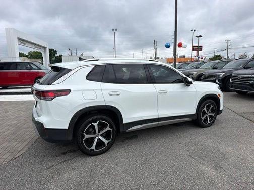 Pure White 2025 Volkswagen Tiguan 2.0T SE