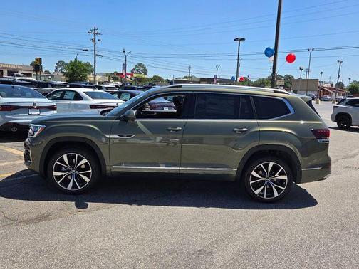 Green 2026 Volkswagen Atlas 2.0T SEL Premium R-Line