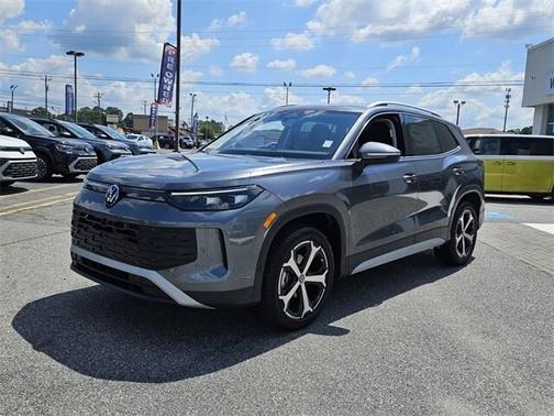 2025 Volkswagen Tiguan 2.0T SE
