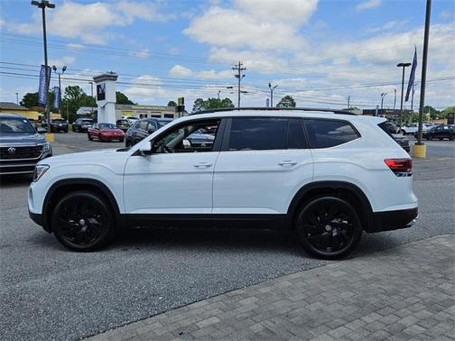 2025 Volkswagen Atlas 2.0T SE w/Technology