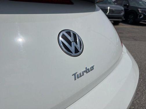 Pure White w/ Black Top 2017 Volkswagen Beetle 1.8T S