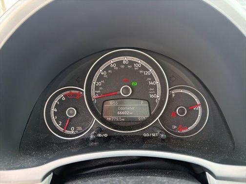Pure White w/ Black Top 2017 Volkswagen Beetle 1.8T S