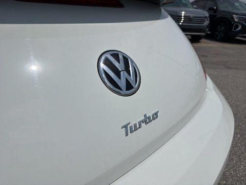 Pure White w/ Black Top 2017 Volkswagen Beetle 1.8T S