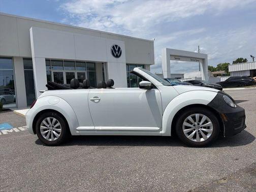 Pure White w/ Black Top 2017 Volkswagen Beetle 1.8T S