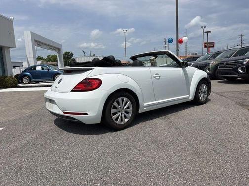 Pure White w/ Black Top 2017 Volkswagen Beetle 1.8T S