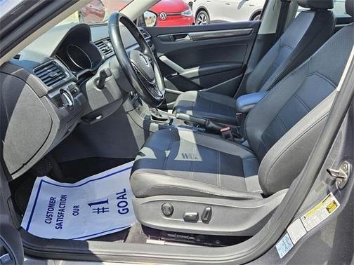 2017 Volkswagen Passat 1.8T SE w/Technology
