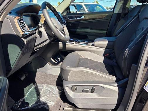 Deep Black Pearl Effect 2026 Volkswagen Atlas 2.0T SE W/TECHNOLOGY