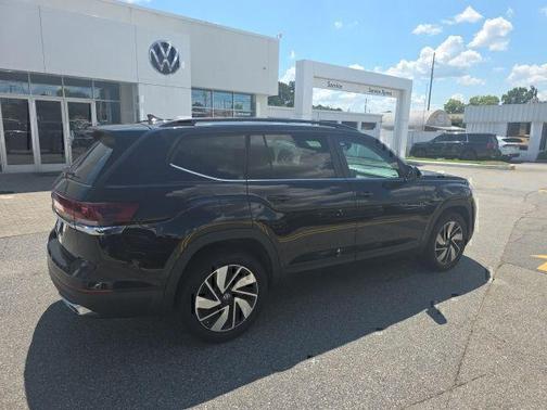 Deep Black Pearl Effect 2026 Volkswagen Atlas 2.0T SE W/TECHNOLOGY