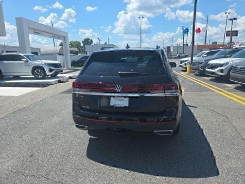 Deep Black Pearl Effect 2026 Volkswagen Atlas 2.0T SE W/TECHNOLOGY