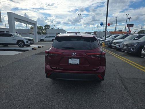 Pearl 2020 Toyota Highlander XLE