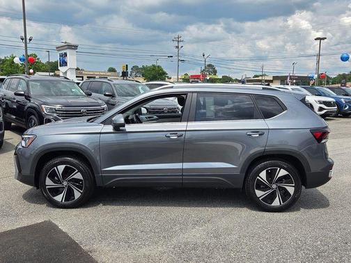 Platinum Gray Metallic 2026 Volkswagen Taos 1.5T SE