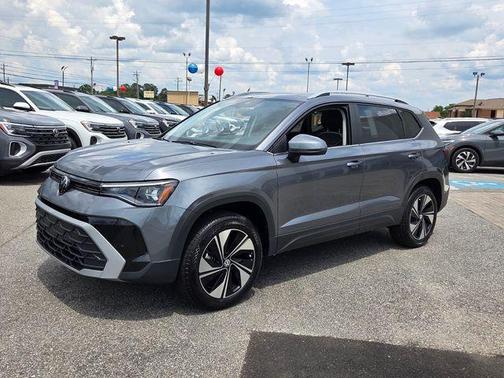 Platinum Gray Metallic 2026 Volkswagen Taos 1.5T SE