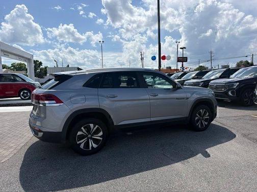 Silver Bird Metallic 2024 Volkswagen Atlas Cross Sport 2.0T SE
