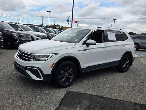 Pure White 2022 Volkswagen Tiguan 2.0T SE