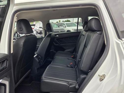 Pure White 2022 Volkswagen Tiguan 2.0T SE