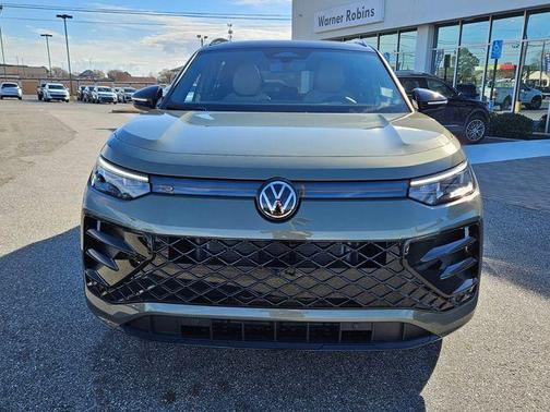 Avocado Green  W/Black Roof 2026 Volkswagen Tiguan 2.0T SE R-Line Black