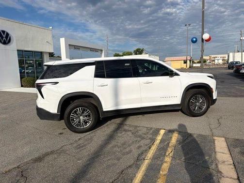 Summit White 2024 Chevrolet Traverse LS