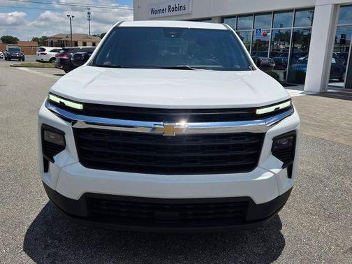 Summit White 2024 Chevrolet Traverse LS
