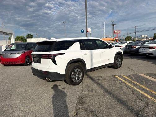 Summit White 2024 Chevrolet Traverse LS