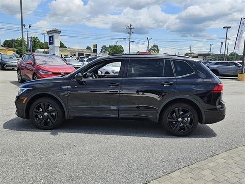 2024 Volkswagen Tiguan 2.0T SE R-Line Black