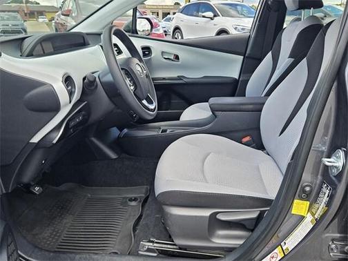 2022 Toyota Prius LE