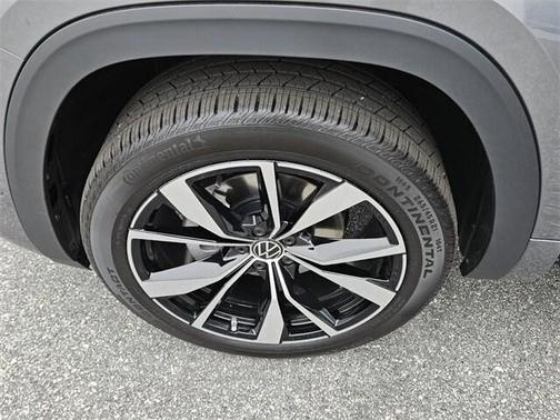 2025 Volkswagen Atlas Cross Sport 2.0T SEL Premium R-Line