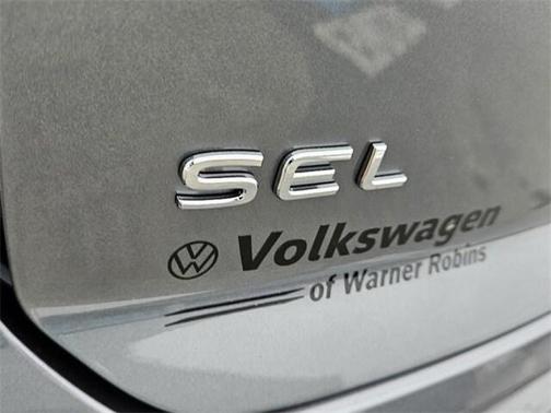 2025 Volkswagen Atlas Cross Sport 2.0T SEL Premium R-Line
