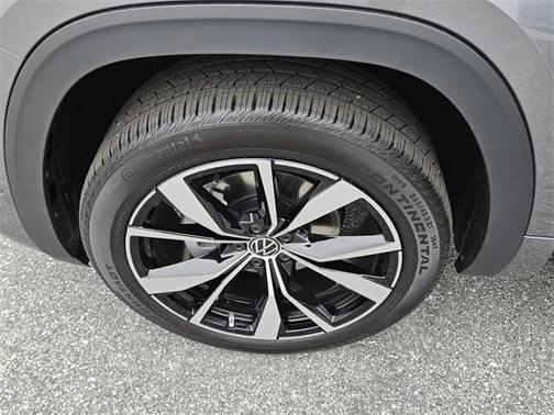 2025 Volkswagen Atlas Cross Sport 2.0T SEL Premium R-Line