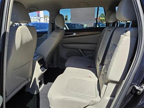 2025 Volkswagen Atlas 2.0T SE