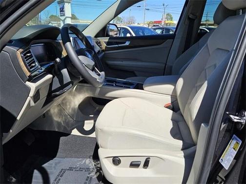 2025 Volkswagen Atlas 2.0T SE