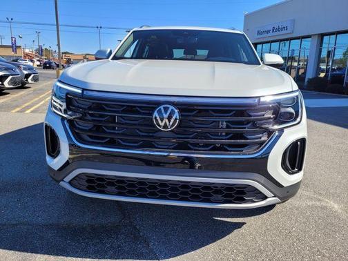 Opal White Pearl 2026 Volkswagen Atlas Cross Sport 2.0T SE W/TECHNOLOGY