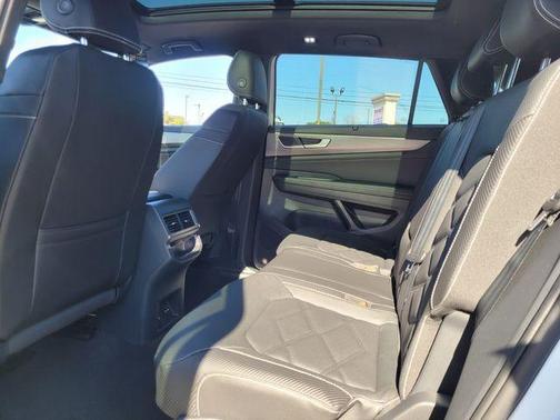 Opal White Pearl 2026 Volkswagen Atlas Cross Sport 2.0T SE W/TECHNOLOGY