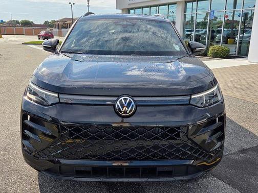Deep Black Pearl 2026 Volkswagen Tiguan 2.0T SE R-Line Black