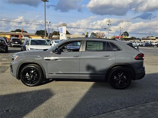 2026 Volkswagen Atlas Cross Sport 2.0T SEL R-Line Black