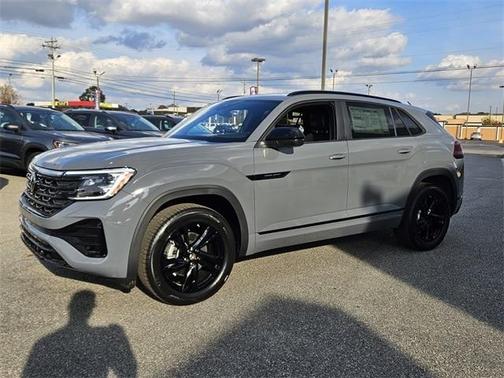 2026 Volkswagen Atlas Cross Sport 2.0T SEL R-Line Black