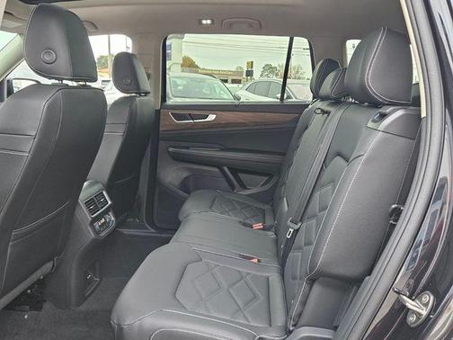 Deep Black Pearl Effect 2026 Volkswagen Atlas 2.0T SE W/TECHNOLOGY