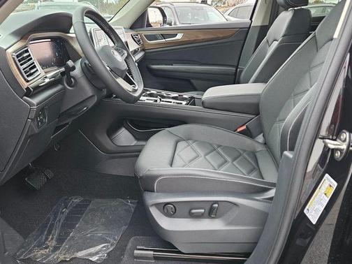 Deep Black Pearl Effect 2026 Volkswagen Atlas 2.0T SE W/TECHNOLOGY