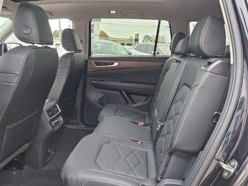 Deep Black Pearl Effect 2026 Volkswagen Atlas 2.0T SE W/TECHNOLOGY
