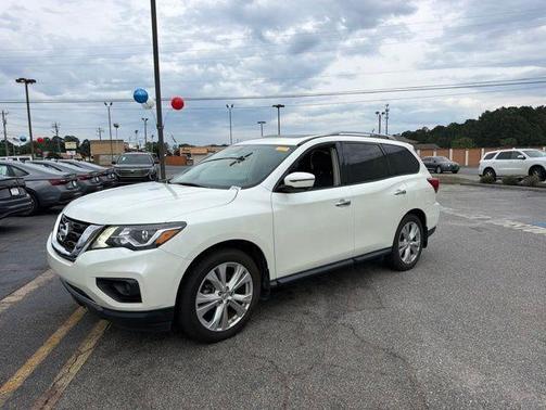 White 2018 Nissan Pathfinder SL
