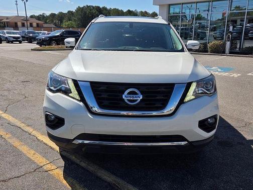 White 2018 Nissan Pathfinder SL