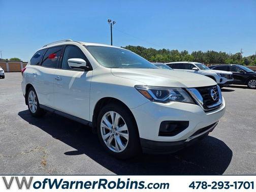White 2018 Nissan Pathfinder SL