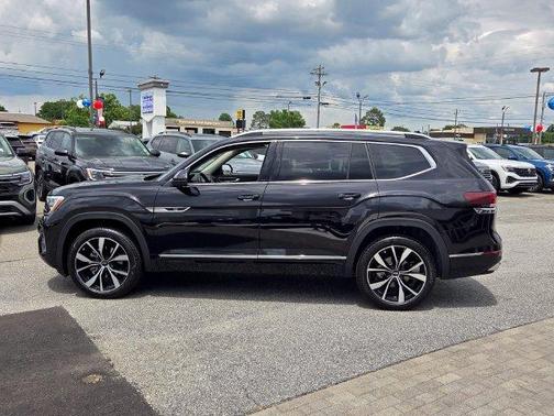 Deep Black Pearl Effect 2026 Volkswagen Atlas 2.0T SEL Premium R-Line