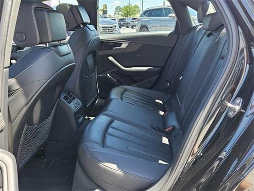 2023 Audi A4 45 S line quattro Premium
