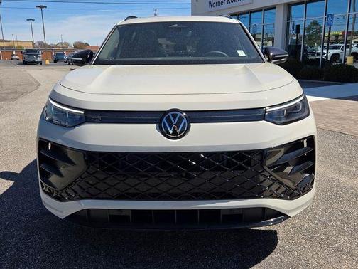 Sandstone 2026 Volkswagen Tiguan 2.0T SE R-Line Black