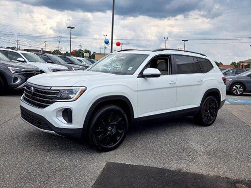 Opal White Pearl 2026 Volkswagen Atlas 2.0T SE W/TECHNOLOGY