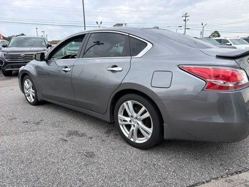 Gun Metallic 2015 Nissan Altima 3.5 SL