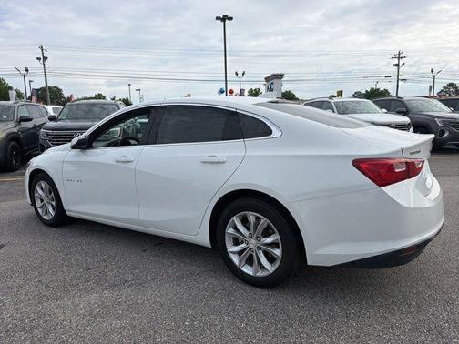 Summit White 2024 Chevrolet Malibu LT