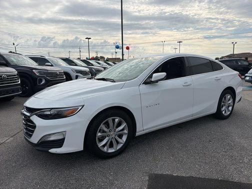 Summit White 2024 Chevrolet Malibu LT